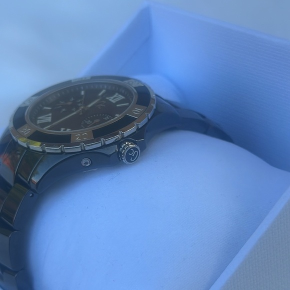 New Guess GC Sport XL-S Diamond With Black Mother-of-Pearl Ceramic 36mm Watch - Picture 7 of 7